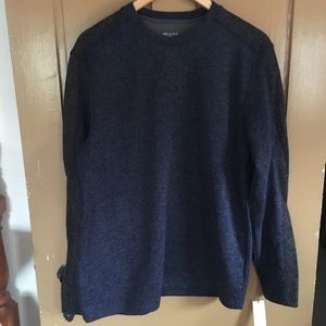 Men’s Crew neck Sweater.